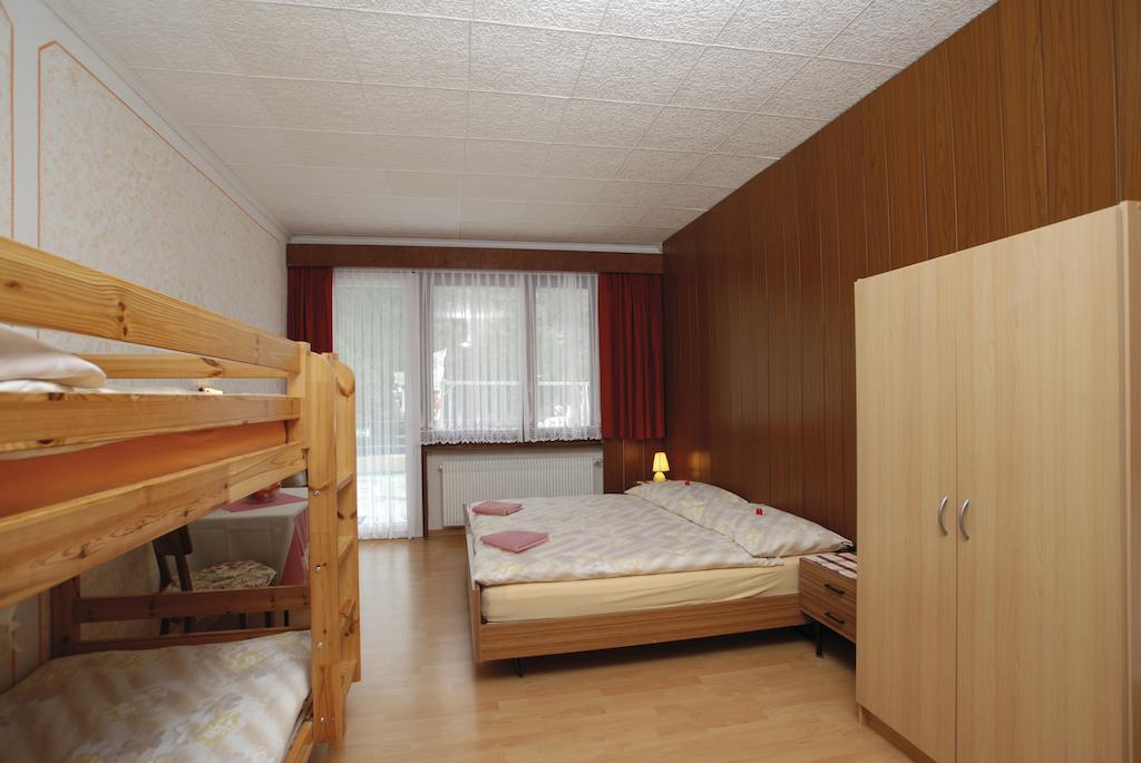 Pension Schoenblick Saas-Grund Pokoj fotografie